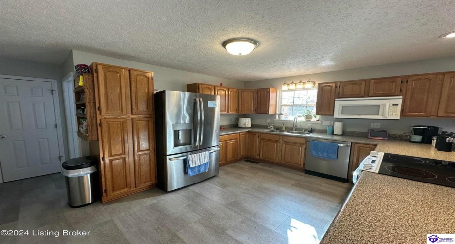 Rolling Ridge Court, Brandenburg, Kentucky 40108, ,4 BathroomsBathrooms,For Sale,Rolling Ridge Court,HK24004634