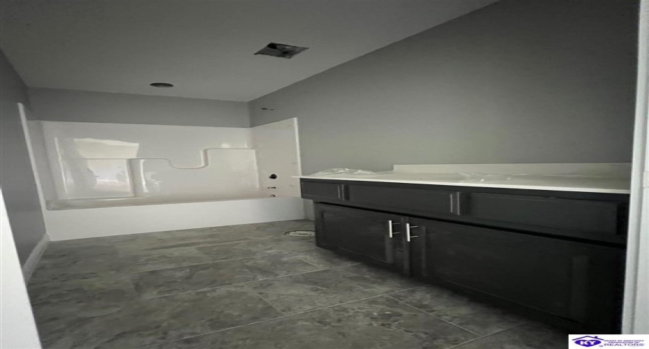 Rolling Meadows Lane, Bardstown, Kentucky 40004, ,2 BathroomsBathrooms,For Sale,Rolling Meadows Lane,HK23002590