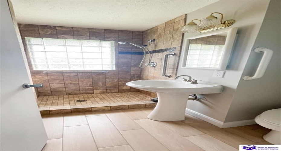 Ford Street, Campbellsville, Kentucky 42718, ,2 BathroomsBathrooms,For Sale,Ford Street,HK23002885