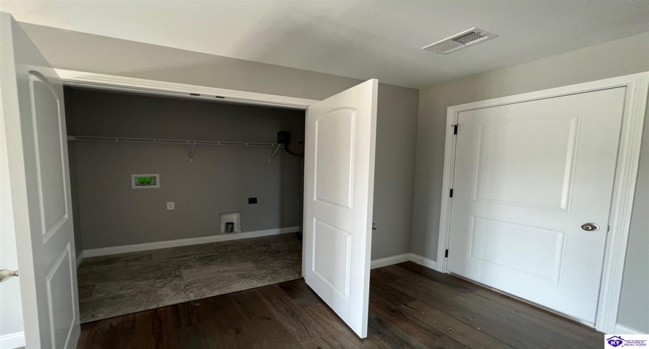 Oak Grove Drive, Bardstown, Kentucky 40004, ,2 BathroomsBathrooms,For Sale,Oak Grove Drive,HK23003112