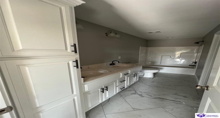 Oak Grove Drive, Bardstown, Kentucky 40004, ,2 BathroomsBathrooms,For Sale,Oak Grove Drive,HK23003112