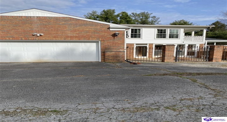 Rue La Grande, Elizabethtown, Kentucky 42701, ,5 BathroomsBathrooms,For Sale,Rue La Grande,HK23000779