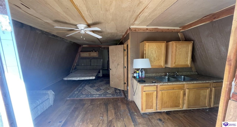 Fernwood Lane, Leitchfield, Kentucky 42754, ,1 BathroomBathrooms,For Sale,Fernwood Lane,HK24000391