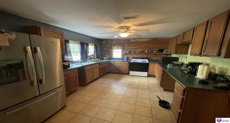 Fernwood Lane, Leitchfield, Kentucky 42754, ,1 BathroomBathrooms,For Sale,Fernwood Lane,HK24000391